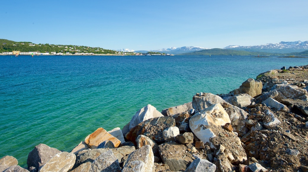 Finnsnes som inkluderer klippelandskap