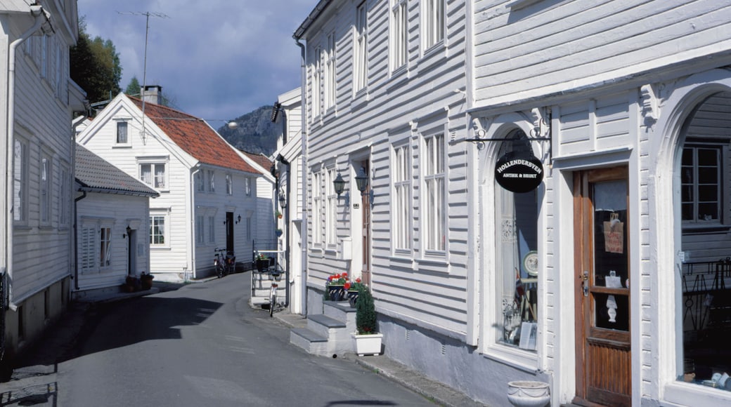 AJF368 Beautiful old white painted traditional timber houses, Hollanderbyen, Flekkefjord, Vest-Agder, Norway.