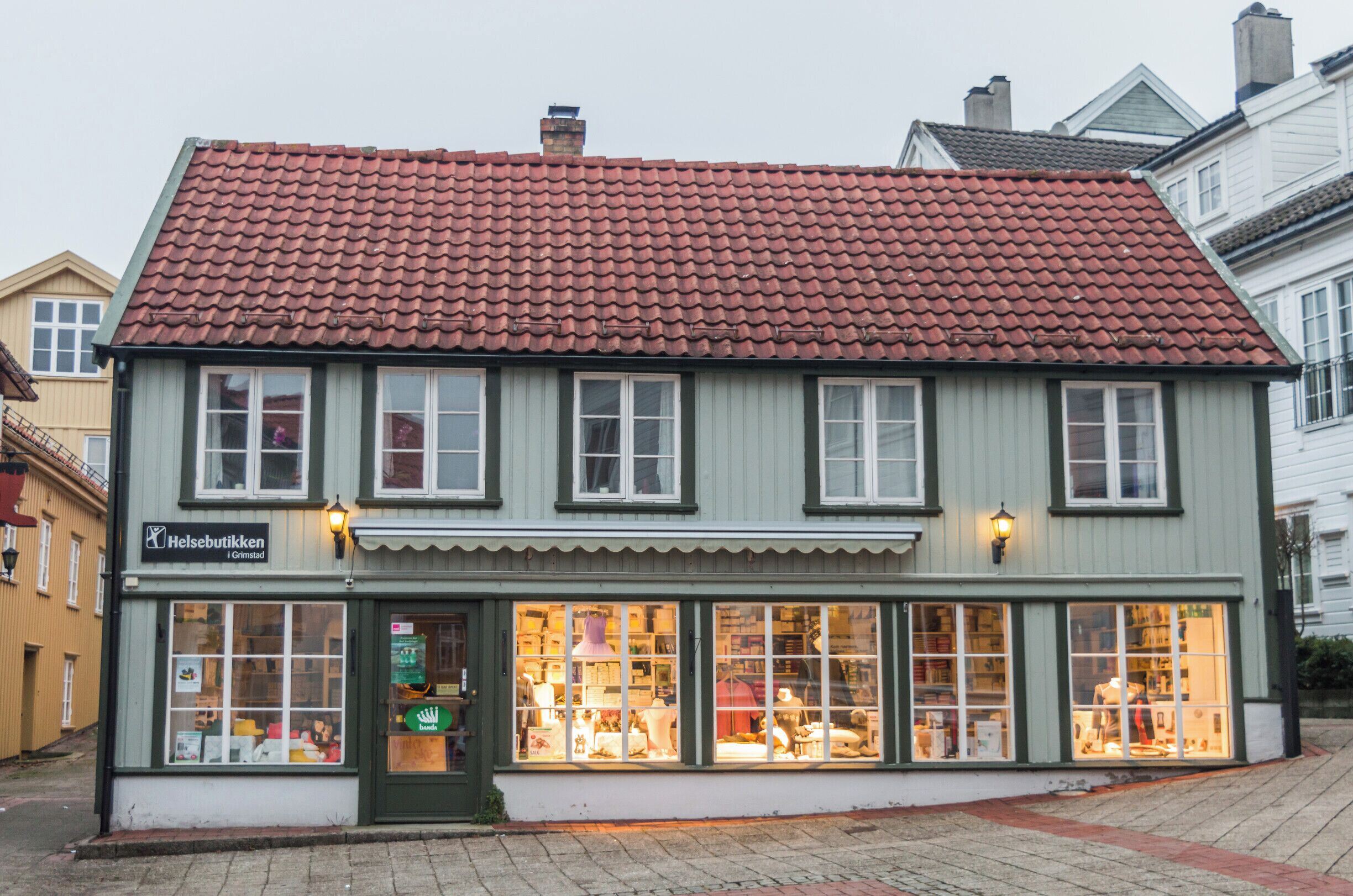 I always love capturing these kind of old fashioned buildings while traveling. Europe is the best place for that anywhere else. I really loved my trip to Norway due to two reasons. One is the nice people over there and the other is these kind of buildings all over.