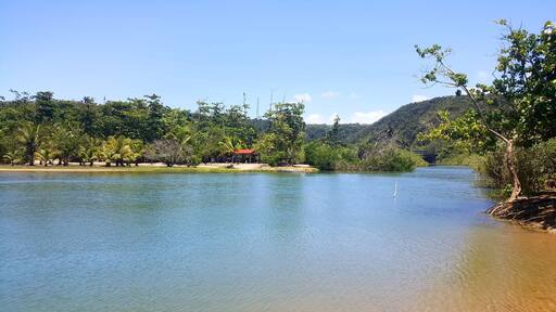 El río Guajataca: a few steps from El Tunel de Guajataca