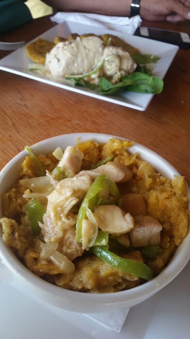 Mofóngo relleno de chillo al ájillo 