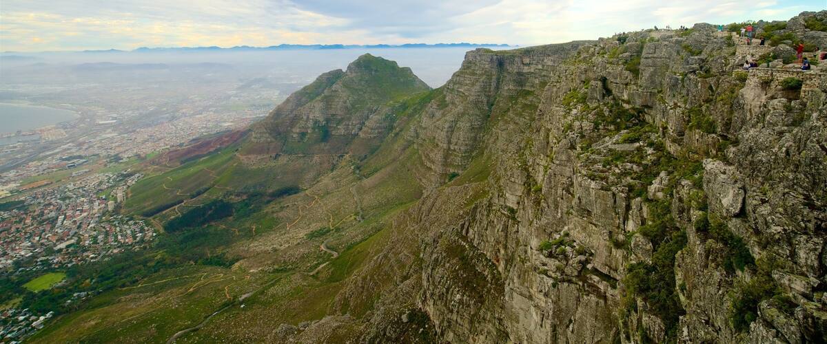 Rosebank showing mountains and landscape views