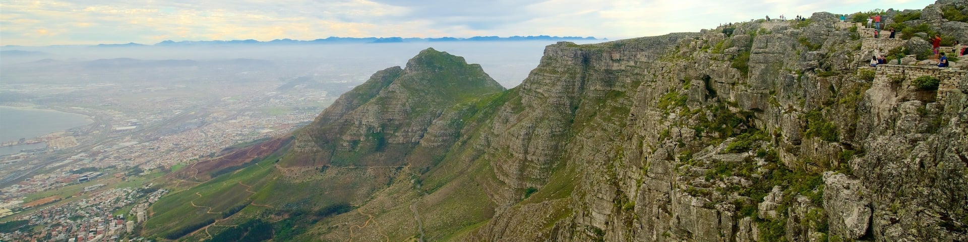 Rosebank showing mountains and landscape views
