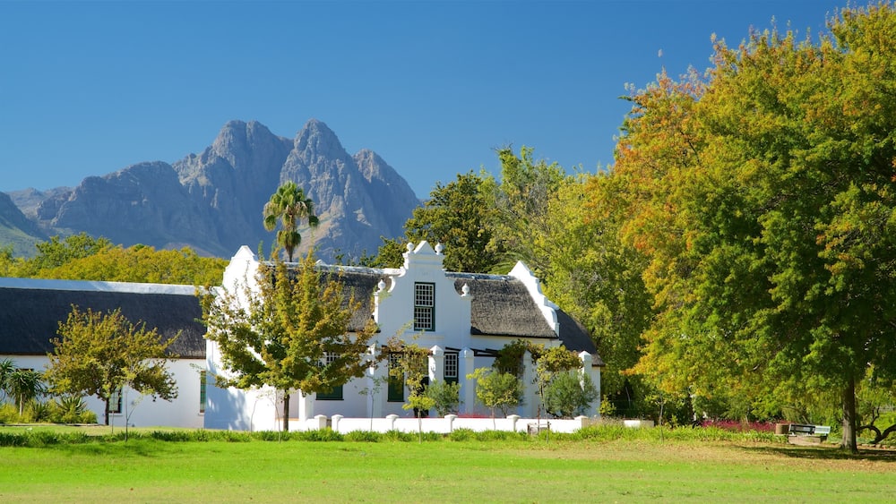 Stellenbosch mettant en vedette montagnes, maison et jardin