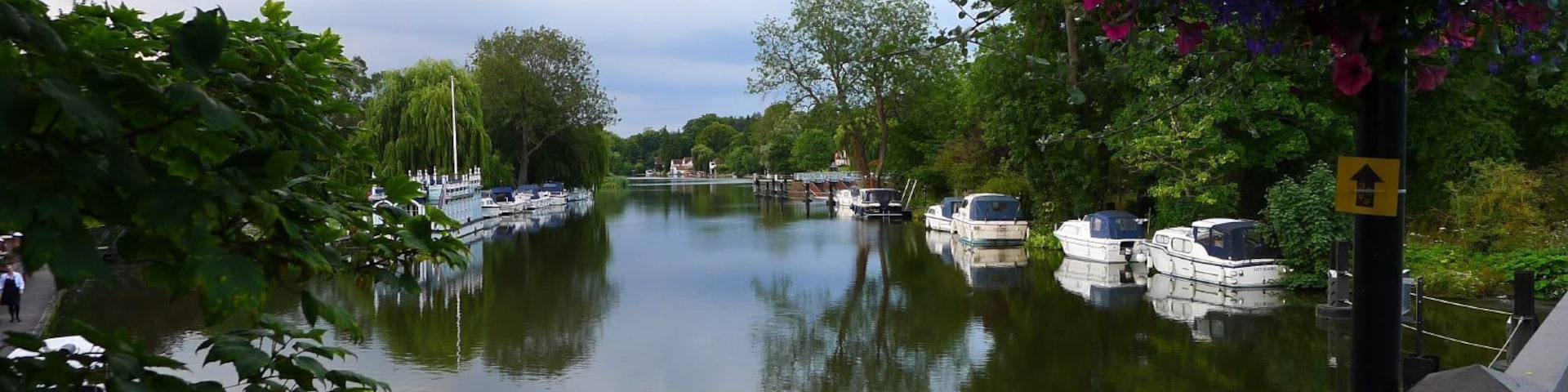 The River Thames between Goring and Streatley, Berkshire, UK