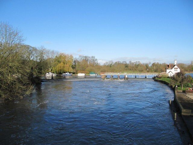 Goring Weir in flow The Thames is quite high so the sluices are open to stop flooding further upstream. Goring lock can just be seen on the right. To the left of the weir there used to be a pillbox on the island but this was demolished when the weir was improved.