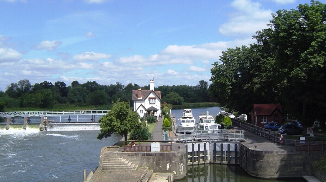 Goring Lock River Thames