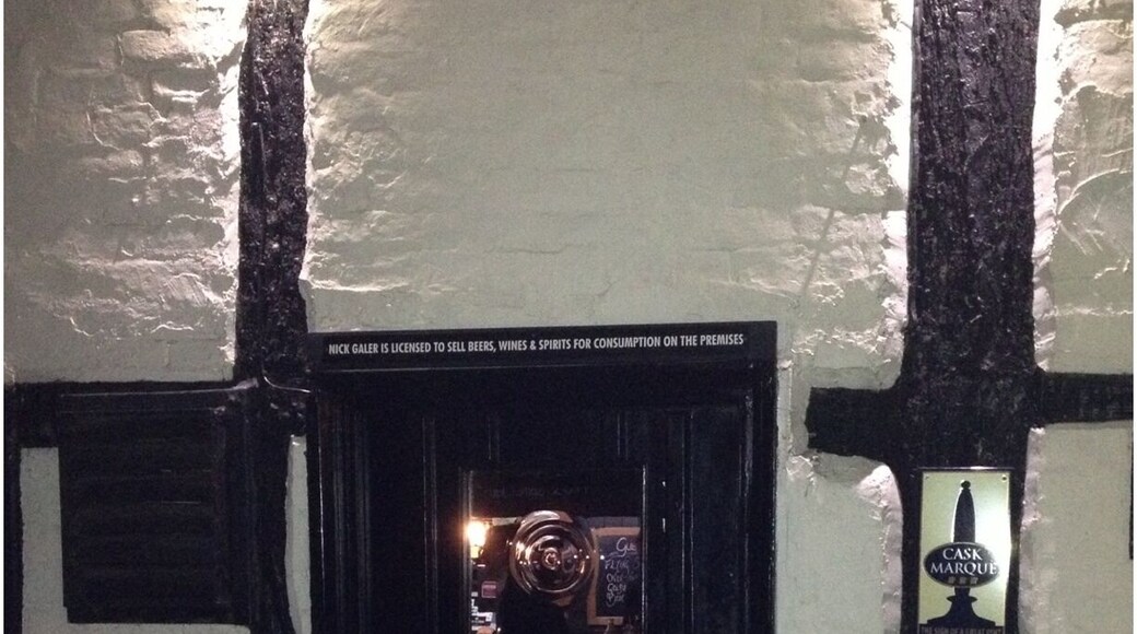 Wonderful restaurant, famous chef owns this place, very interesting on the inside, low ceilings, all wood, fireplace, restaurant dog came to the table for a visit... Food is amazing, try the whitebait appetizer!