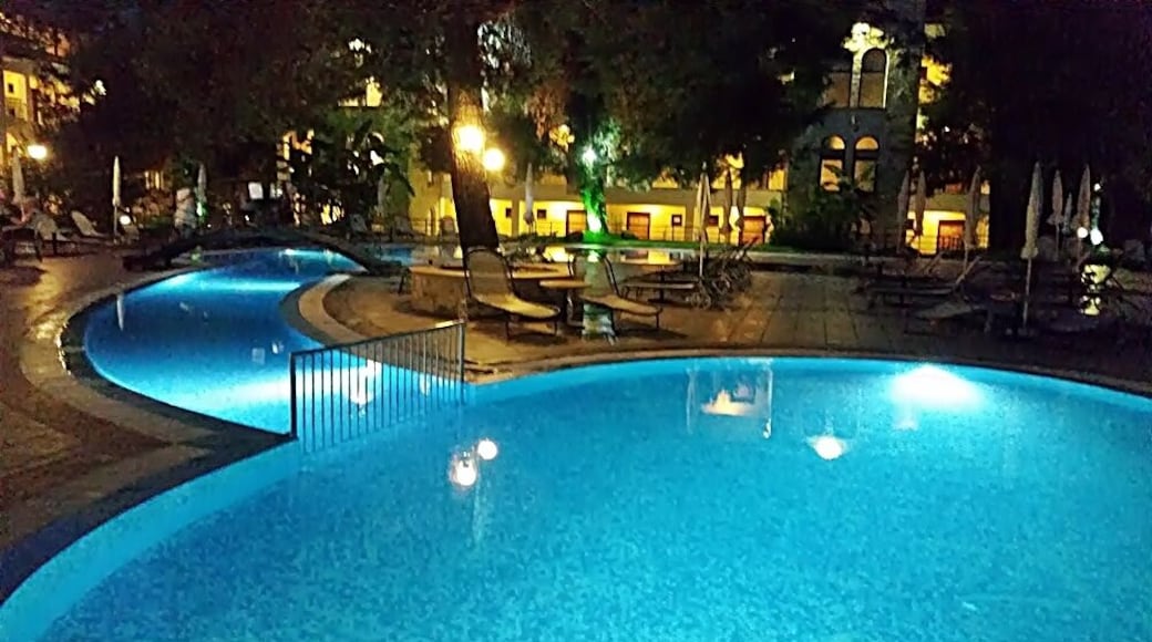 Lesse Hotel, Chanioti, Kassandra, Chalkidiki, Greece!
Pool by night!
www.lesse.gr