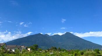 Beautiful clear blue sky painted the ârain cityâ #BVSblue #lifeatexpedia