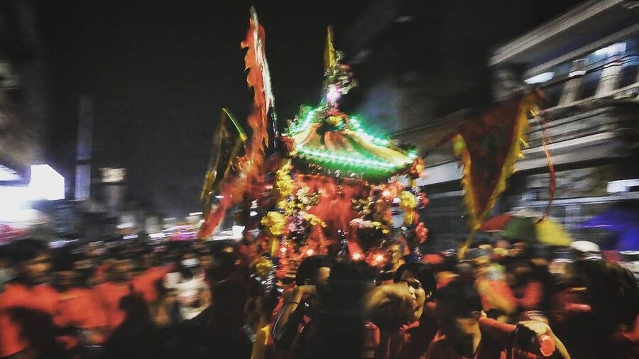#Festival #action
Every year at #Bogor, #Indonesia during the Cap Go Meh festival the normally quiet road of Lawang Surya Kencana turns #festive with many of the local Chinese-Indonesian community compete in parading the best portable shrine or performing the lion or dragon dance at night with many lanterns illuminating the way.
Tourist who wants to experience the festivities is suggested to come early to avoid traffic and overcrowding, don't forget your umbrella too, tropical weather is a fickle one :)