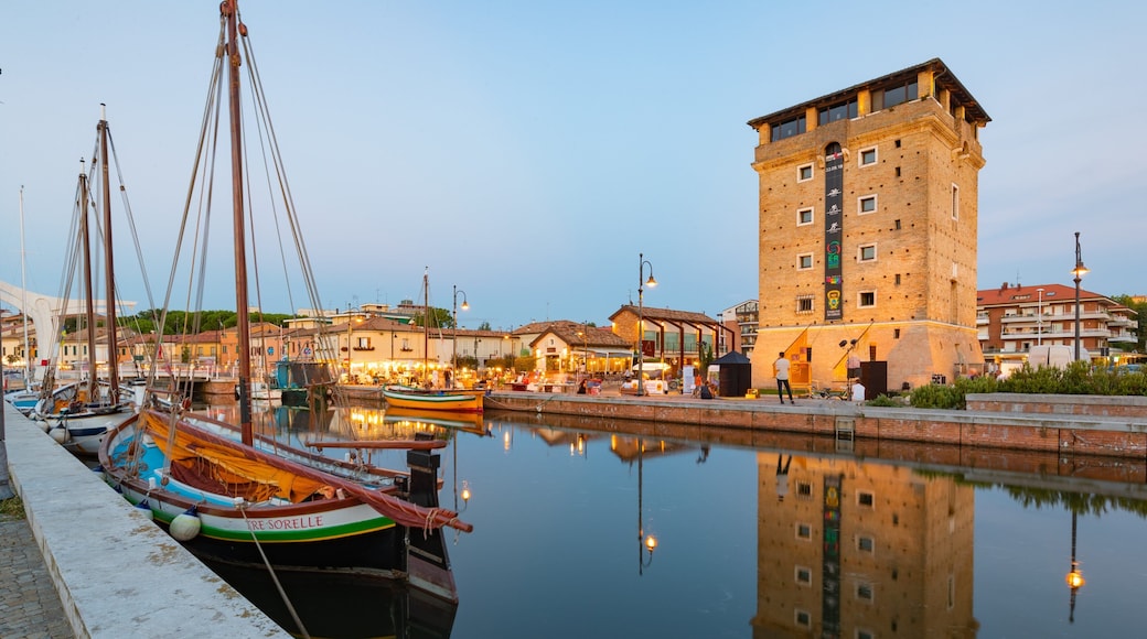 Cervia showing a bay or harbor