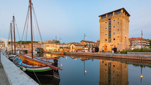 Cervia showing a bay or harbor