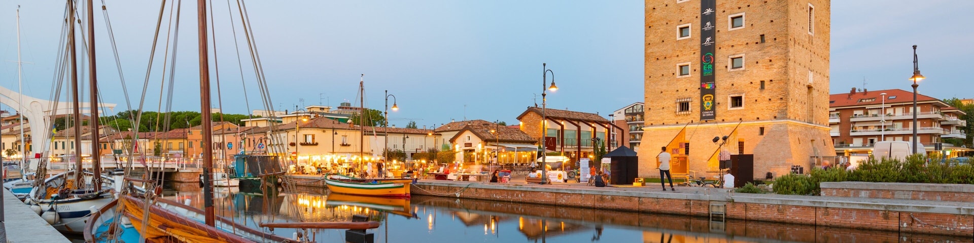 Cervia showing a bay or harbor