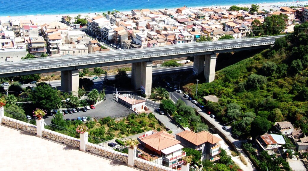 taormina giardininaxos messina isolabella sicilia sicily italia italy landscape wallpaper castielli travel creative commons zero cc0 cc facebook bebo news today oggi panoramio flickr googleearth maps geotagged wiki wikipedia