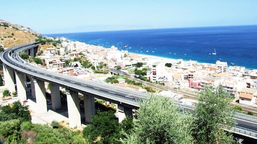 taormina giardininaxos messina isolabella sicilia sicily italia italy landscape wallpaper gnuckx travel creative commons zero cc0 cc facebook bebo news today oggi panoramio flickr googleearth maps geotagged wiki wikipedia