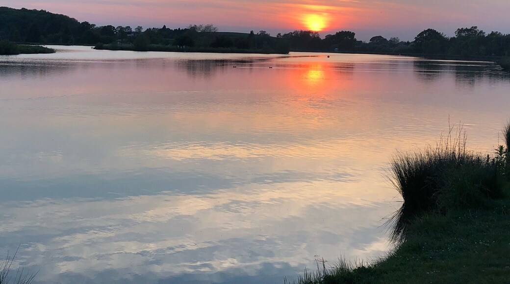 Really lovely campsite, quiet and friendly, and the lake is a great asset. We had a great time on pedalos the next morning