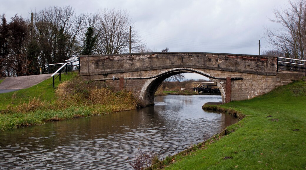 The canal bridge at Runnel Brow