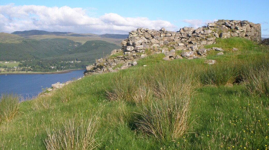 Remains of a semi-broch, Rhiroy , west of south cost of Loch Broom (Highland, Scotland)