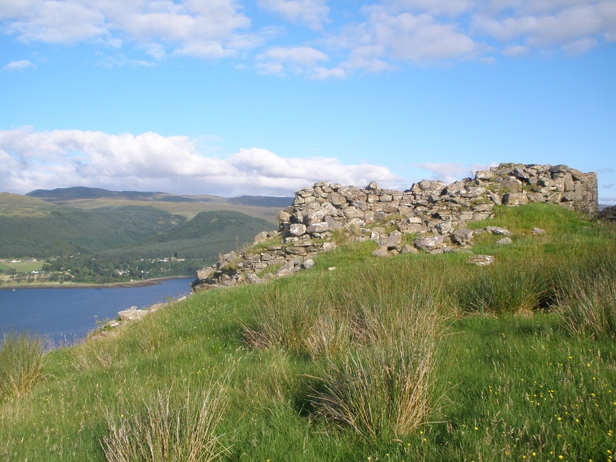 Remains of a semi-broch, Rhiroy , west of south cost of Loch Broom (Highland, Scotland)