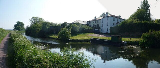 Sampford Peverell : Grand Western Canal & Canal Boat