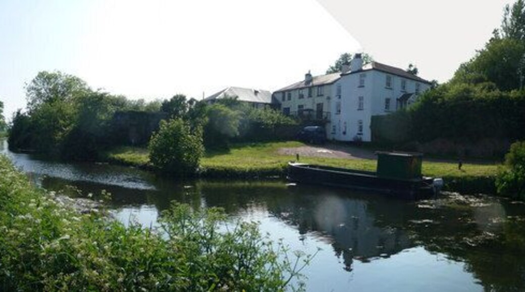 Sampford Peverell : Grand Western Canal & Canal Boat