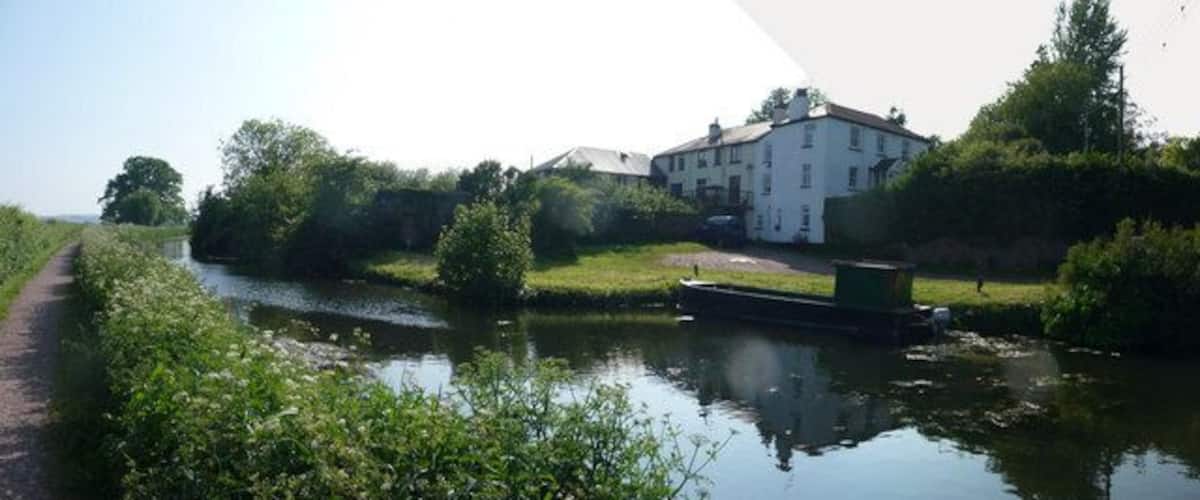Sampford Peverell : Grand Western Canal & Canal Boat