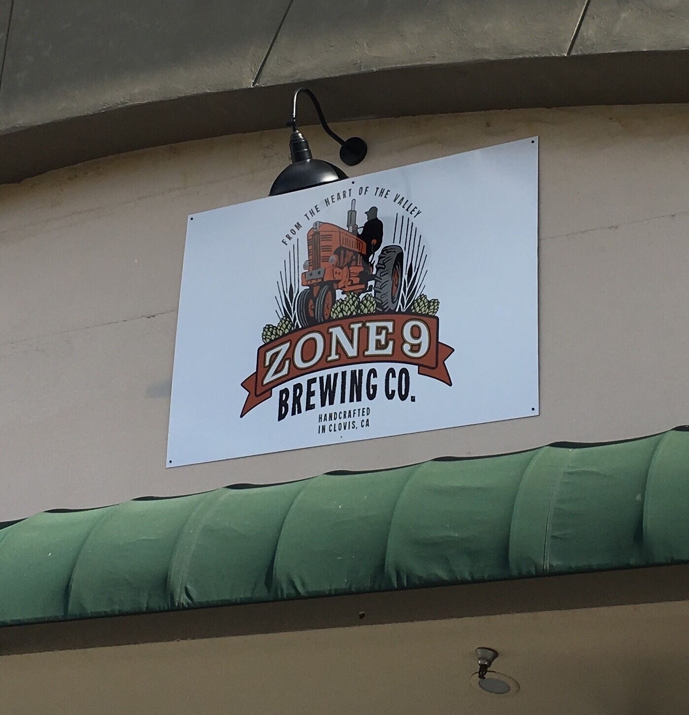 Small industrial setting. Good beer. Good crowd. Fresno needs this place. 