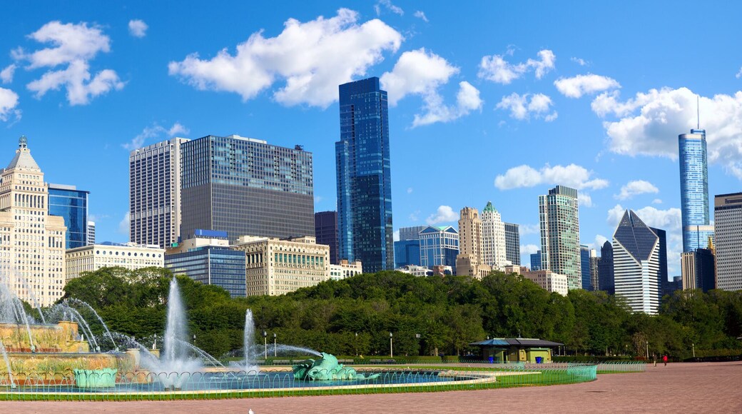 Chicago skyline panorama with Buckingham Fountain, United States
