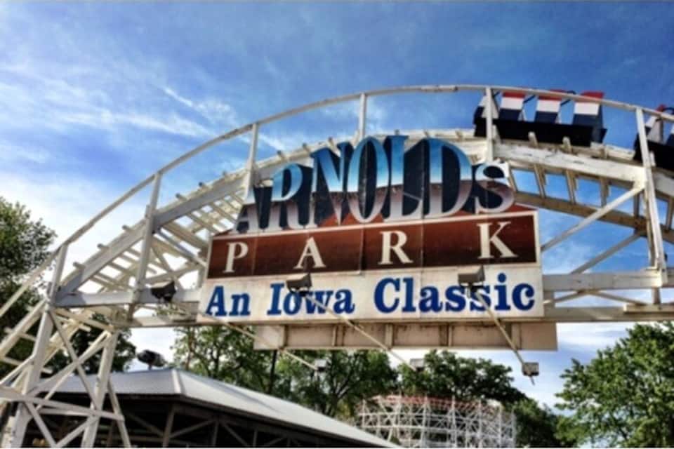A sign for Arnold's Park with the text 'Arnold's Park An Iowa Classic'.