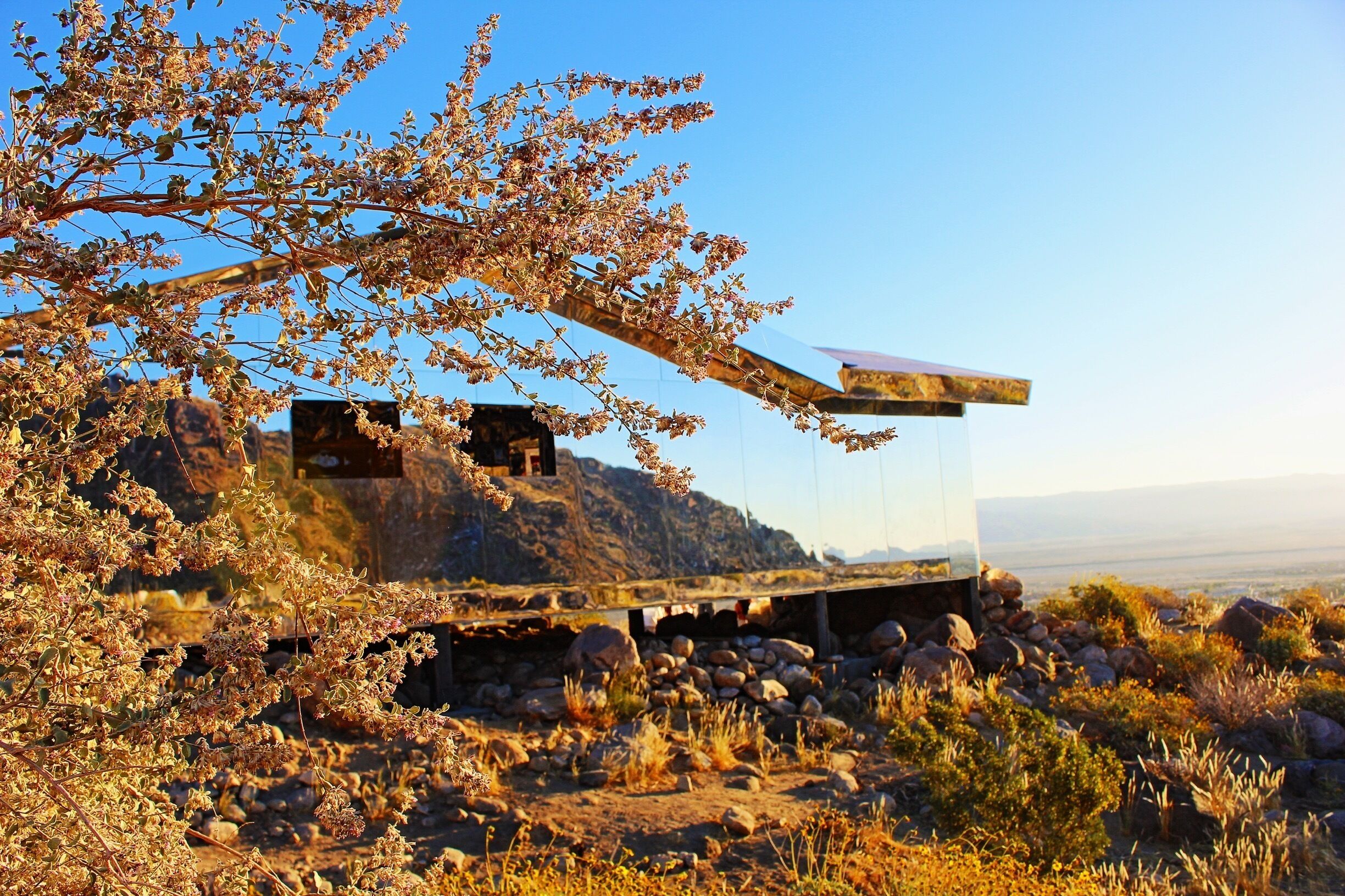 Do you see the mirror house? Art exhibit in Palm Springs called, DesertX. Running through April 30, 2017. #unique #art #mirrorhouse #palmsprings #california