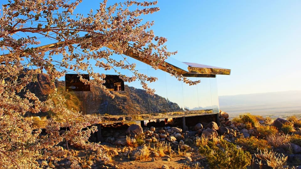 Do you see the mirror house? Art exhibit in Palm Springs called, DesertX. Running through April 30, 2017. #unique #art #mirrorhouse #palmsprings #california