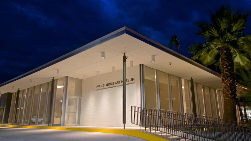 Palm Springs showing night scenes