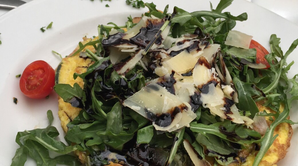 Healthy and decadent don’t usually go together, but they do at Jakes. This was a zucchini and yellow squash frittata topped with arugula, Parmesan, cherry tomatoes and balsamic vinegar reduction. #culture. #weekend getaways. #food&drink.