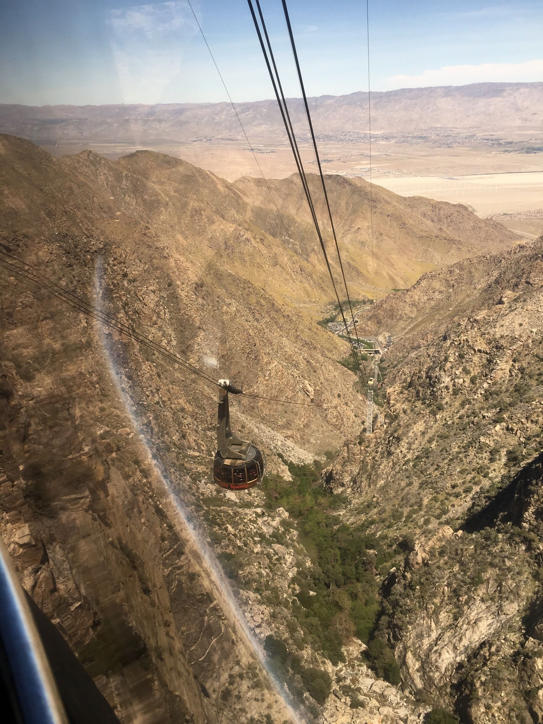 The other on its way down the tram pulley system. Cool sensation when paths crossed. 

#california #palmsprings
#sanjacinto

(March 2017)