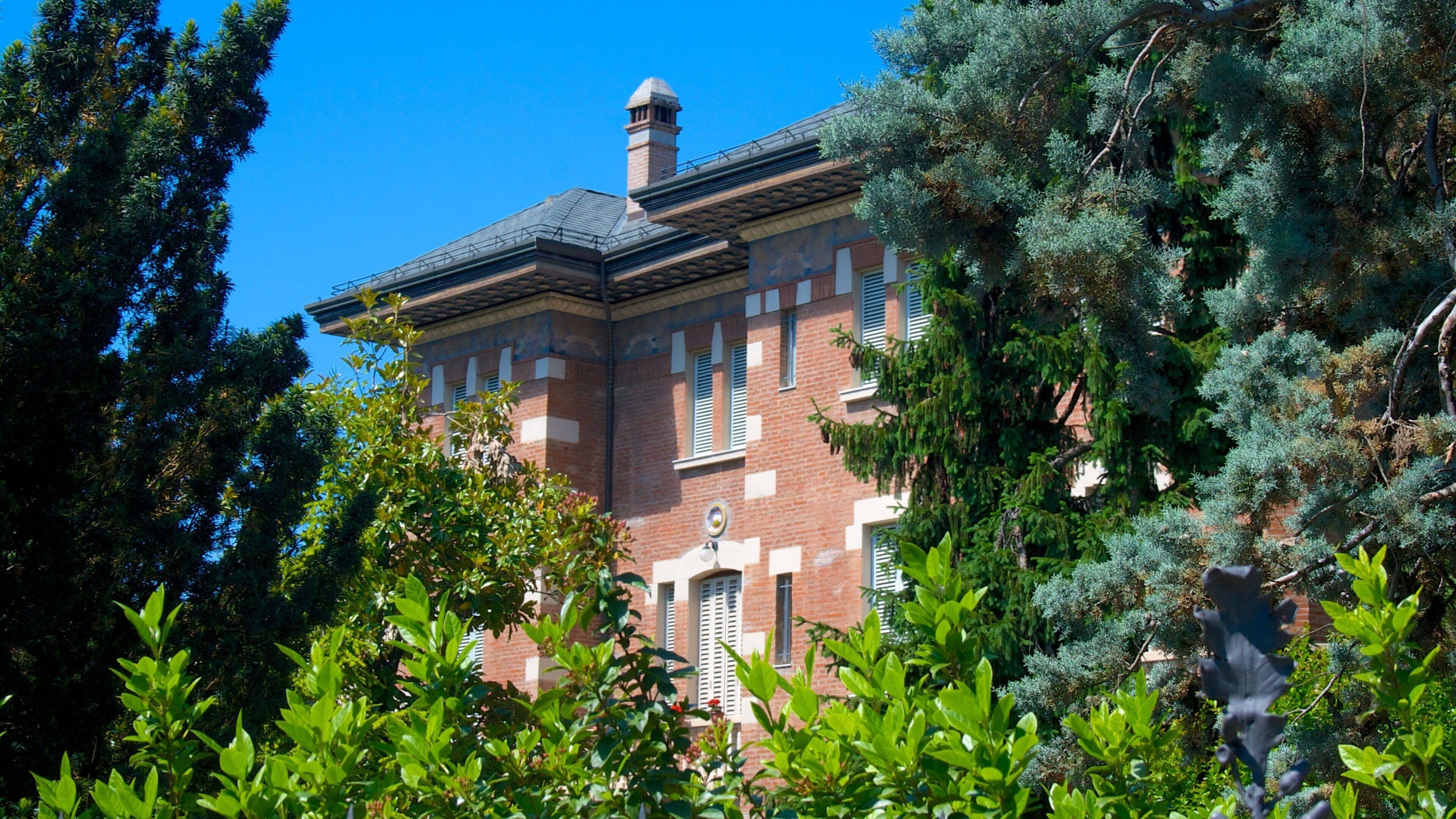 Imola showing a house