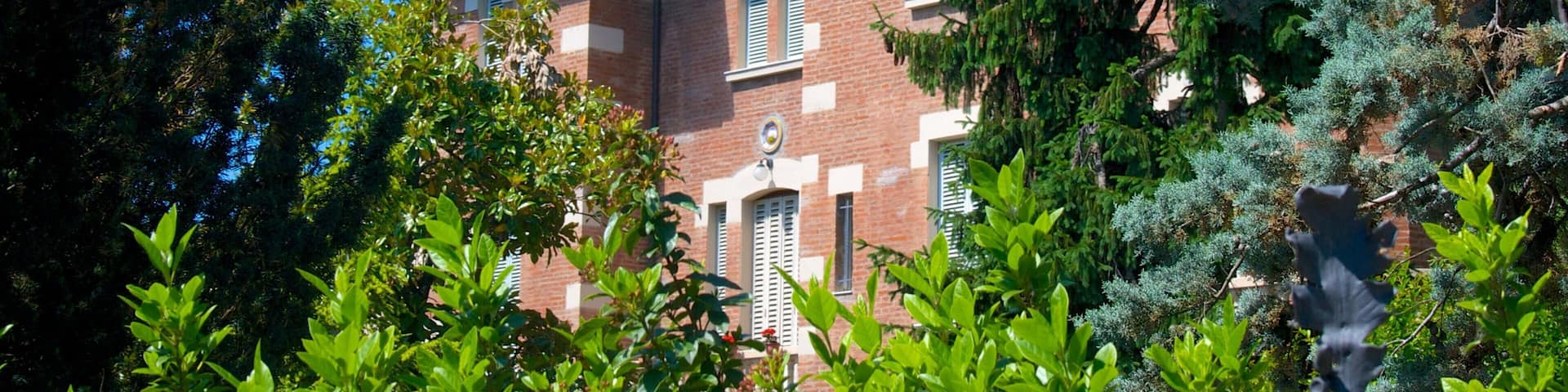 Imola showing a house