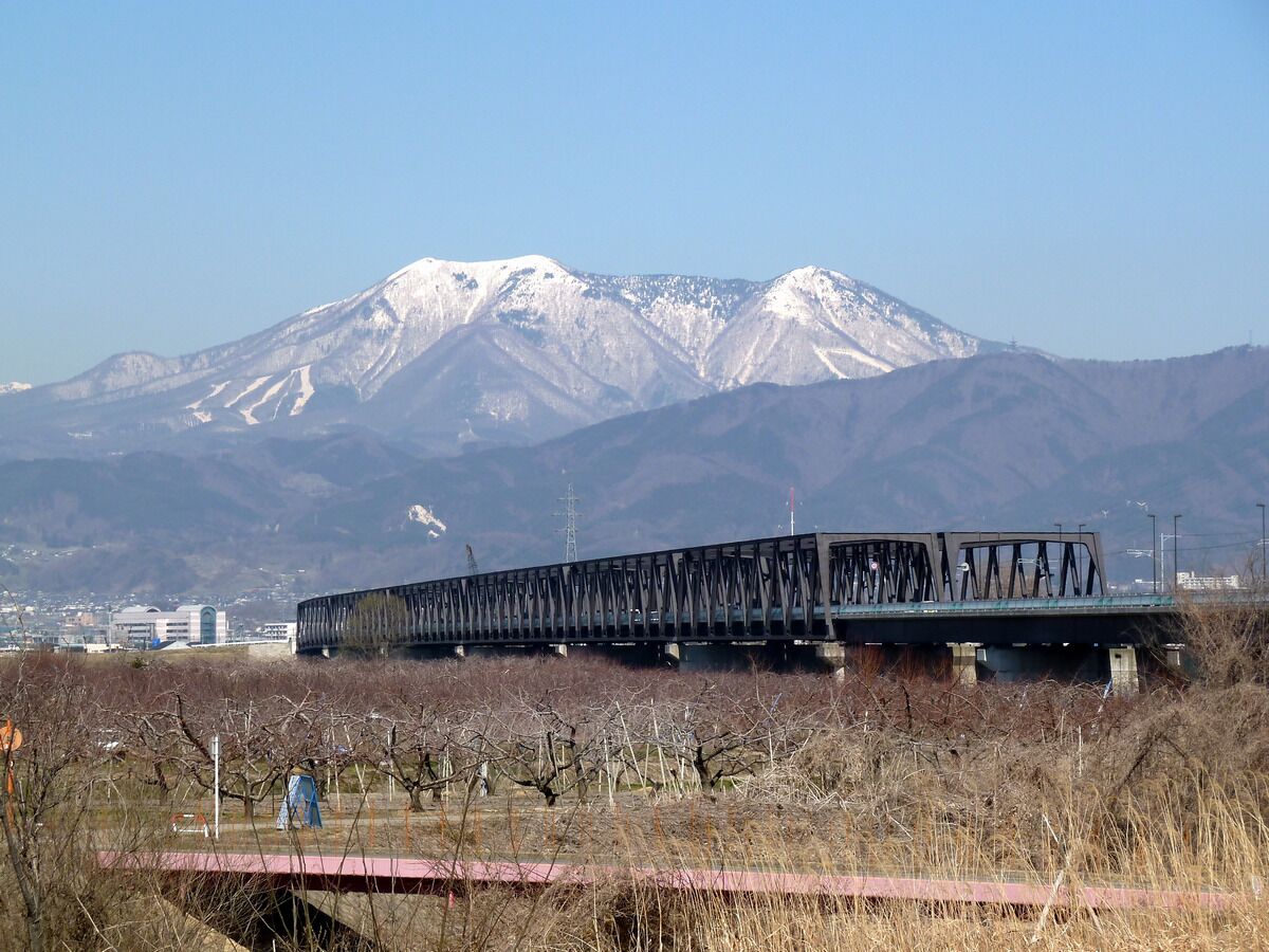 Murayama Bridge with Mount Iizuna.