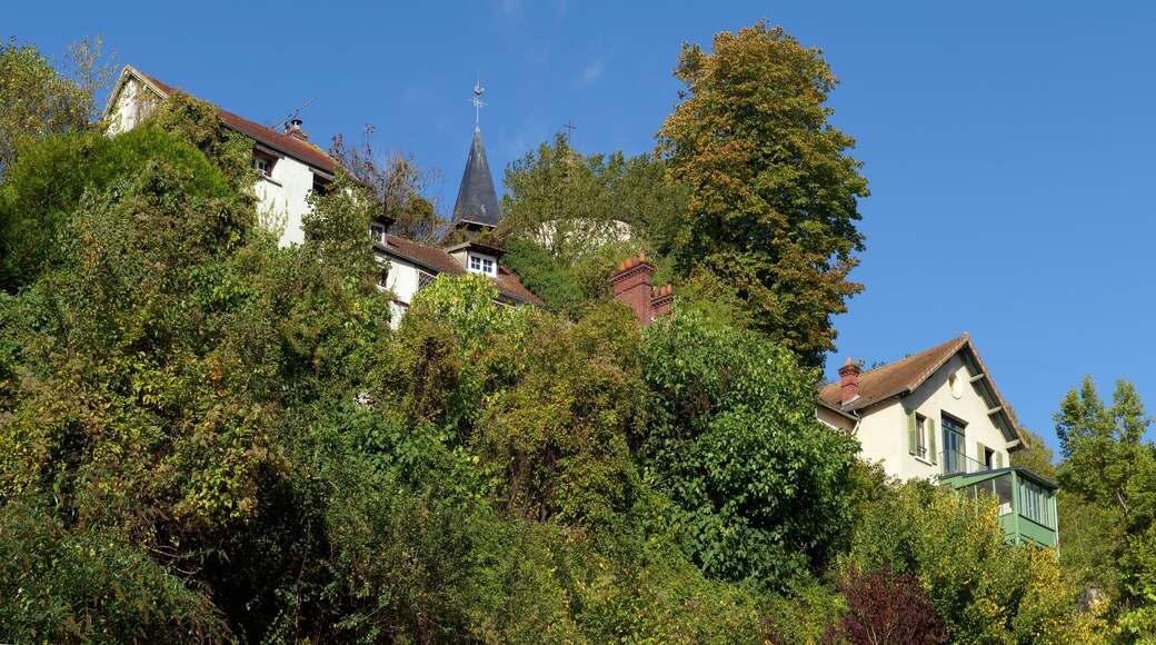 Rolleboise village in the Seine valley