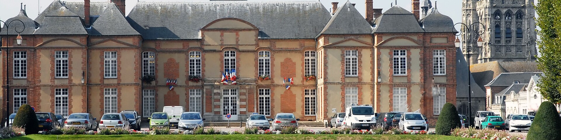 Ville de l'Aigle, Hôtel de Ville (ancien château) et son parc, département de l'Orne en Normandie, France