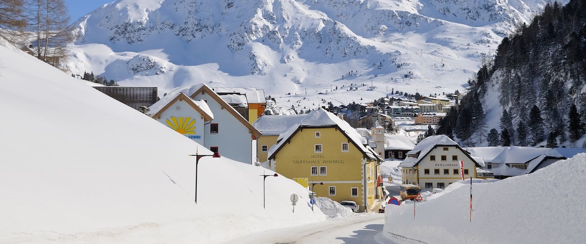 Obertauern which includes mountains, snow and a small town or village