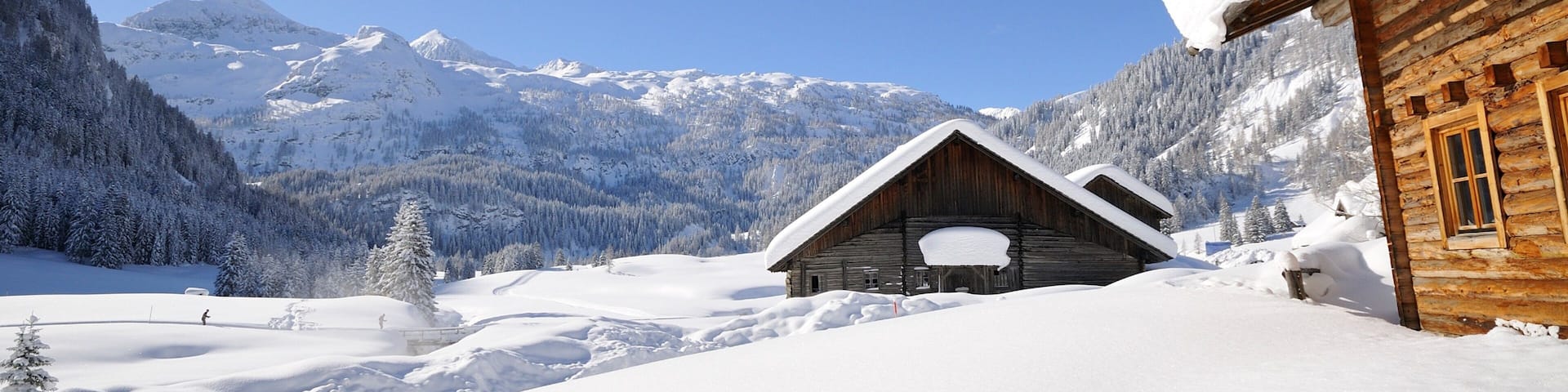 Obertauern showing snow and a house