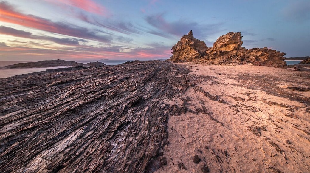 Hidden away at the far end of the breakwater V-Wall is Wellington Beach. At the Nrth Eastern end of the beach sits the spectactular Wellington Rock.