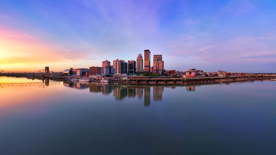 Wide shot of Louisville KY.