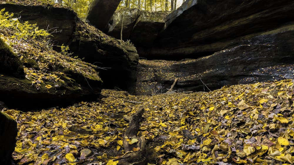Not much to tell here. A tiny little road off 33 south of Rockbridge and a short 1.5 mile hike and watch you step. Beautiful in fall!!
#autumn #themundlife #rockbridge #nature #landscape