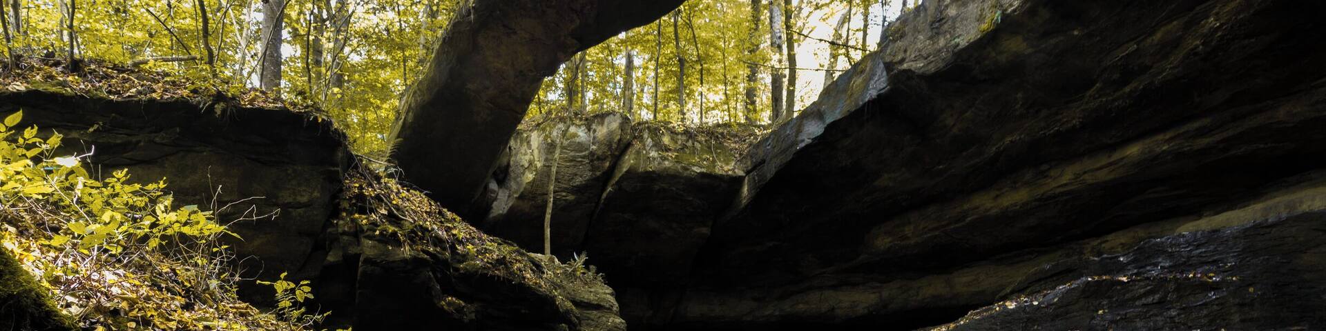 Not much to tell here. A tiny little road off 33 south of Rockbridge and a short 1.5 mile hike and watch you step. Beautiful in fall!!
#autumn #themundlife #rockbridge #nature #landscape