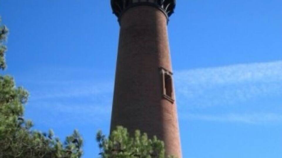Currituck Beach Lighthouse is another working lighthouse in Outer Banks NC. lt uses the largest size of the seven sizes of Fresnel lenses.