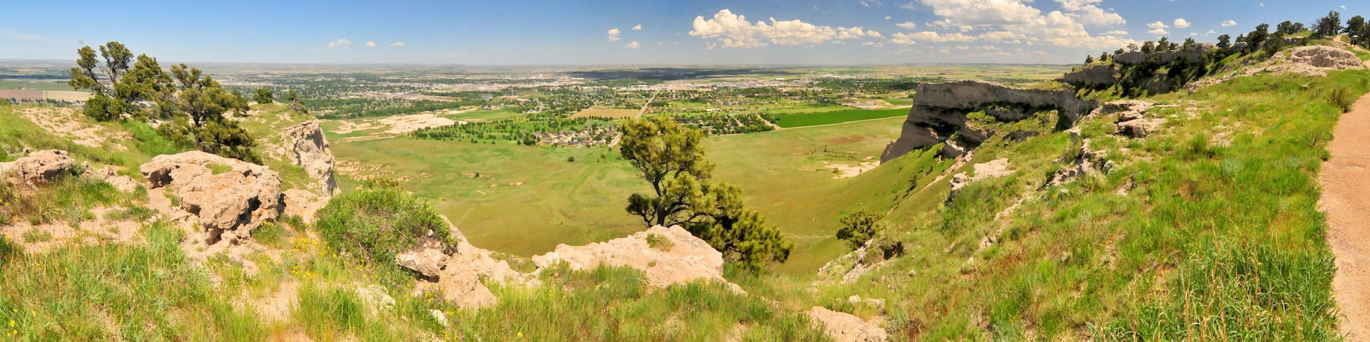 Scotts Bluff National Monument - ocated west of the City of Gering in western Nebraska, United States.
