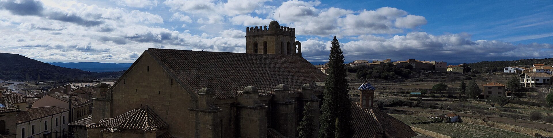 La antigua colegiata (s. XV) desde el Castillo de Mora de Rubielos.