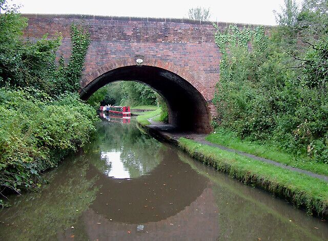 Bridge No 25 at Hockley Heath, Solihull The bridge carries the A3400 Stratford Road between Solihull and Stratford-upon-Avon. The Stratford-upon-Avon Canal was built from King's Norton Junction (with the Worcester and Birmingham Canal) to Kingswood Junction (with the Warwick and Birmingham Canal - now Grand Union Canal) by 1803. A second phase of construction started in 1812, and by 1815 was connected to the River Avon in Stratford. Total length 25.5 miles, with 54 locks.